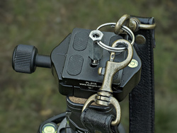 Shoulder Strrap connection to QR plate.