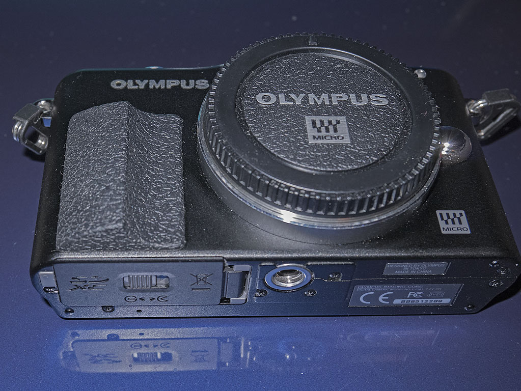 Flipbac FBG4 grip on Olympus E-PM1