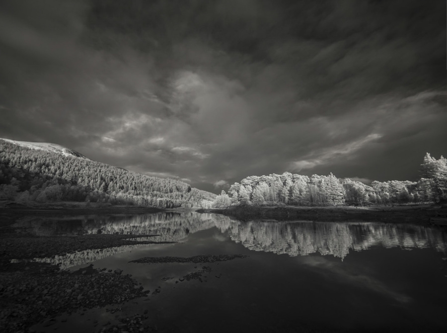 Loch Benevean Impression of a moonlit night.jpg