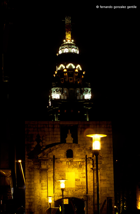 Palacio Salvo y Puerta de la Ciudadela de Montevideo