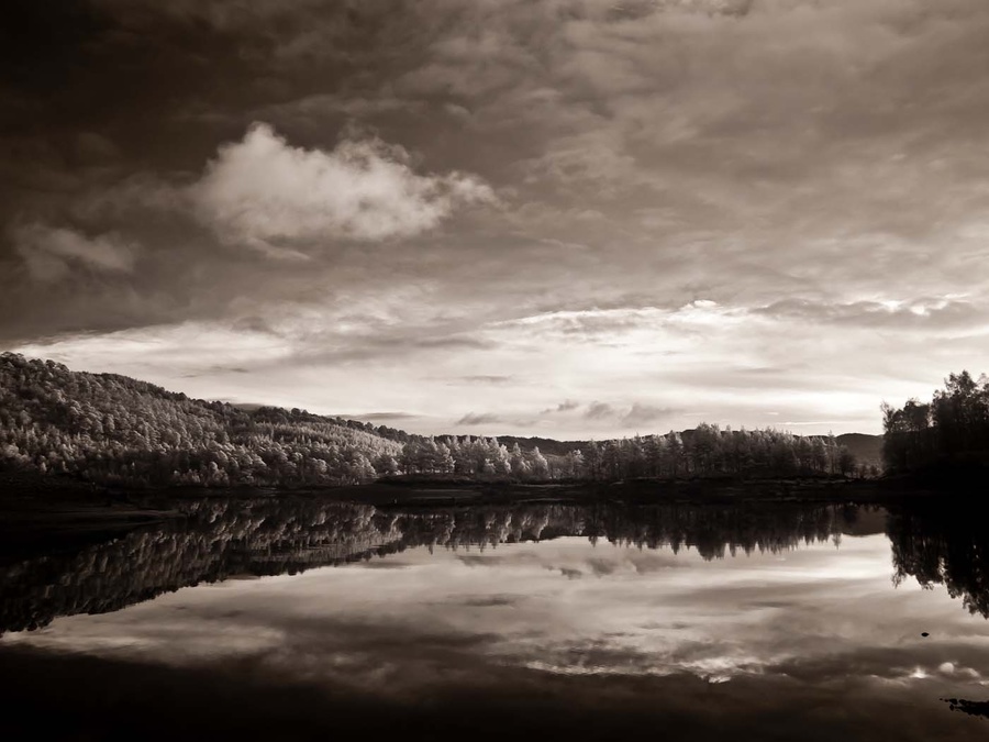 Loch_Beinn_aMheadhoin_IR.jpg