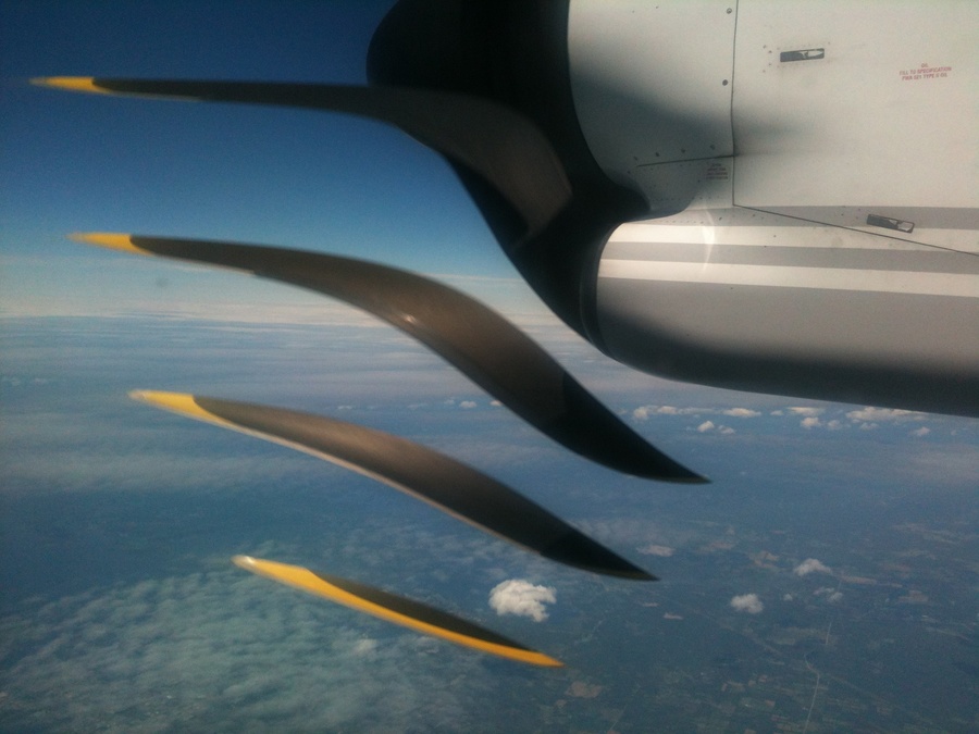 DHC8-400 No. 2 propeller