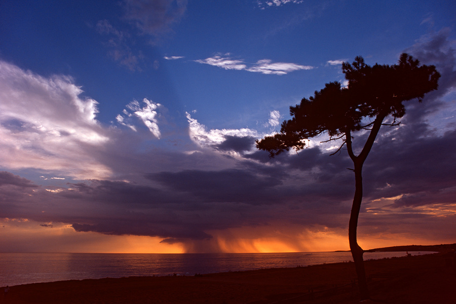 tormenta de verano en la bahía de Maldonado (summer storm on Maldonado bay)