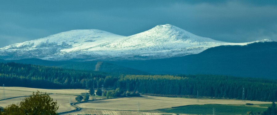 Carn_Chuinneag_Spring_snow.jpg