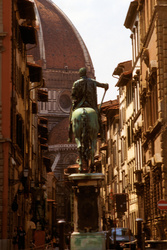 statua equestre di Ferdinando I de Medici in Piazza Santissima Annunziata, Firenze. Via Dei Servi, Duomo de Santa Maria del Fior