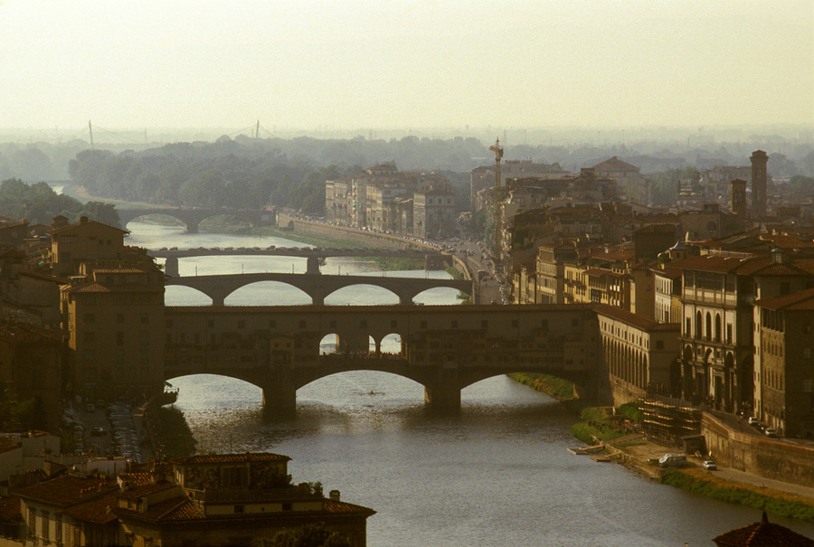 Fiume Arno vista ovest da Piazzale Michellangelo - Ponte Vecchio Ponte Santa Trinitá Ponte Alla Carraia Ponte A. Vespucci [Firen